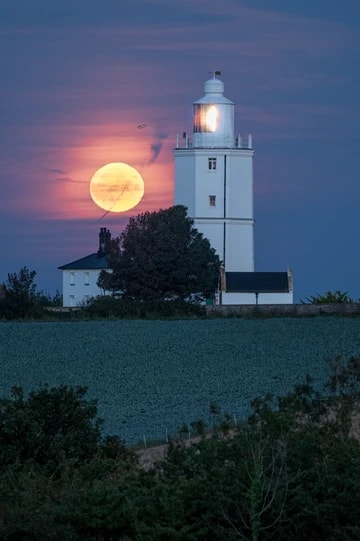 North Foreland Lighthouse and Moonrise 1