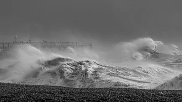 Folkestone Rotunda Storm 3  (2x1)