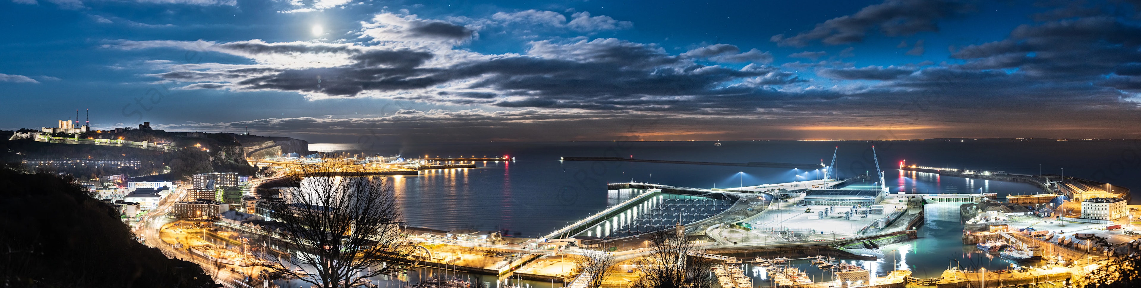 Dover Moonrise pano. 4:1