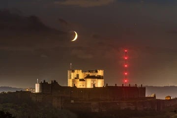 Dover Crescent Moonset Over Castle 3x2