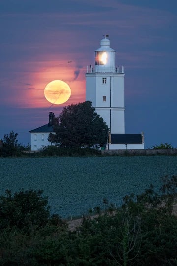 North Foreland Lighthouse and Moonrise 1