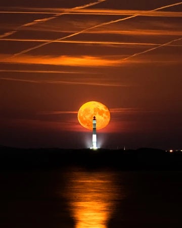 Dungeness Strawberry Moon Lighthouse And Reflection